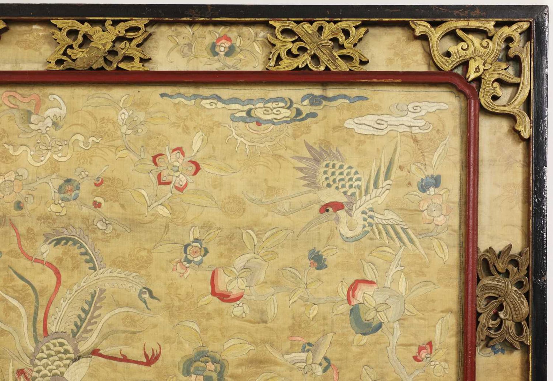 A pair of Chinese embroidered panels, - Bild 3 aus 3
