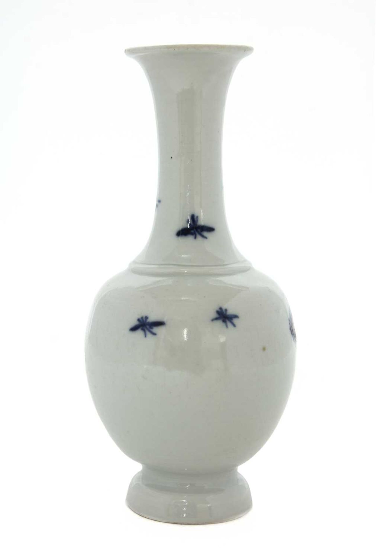 A Chinese blue and white vase, - Bild 3 aus 3
