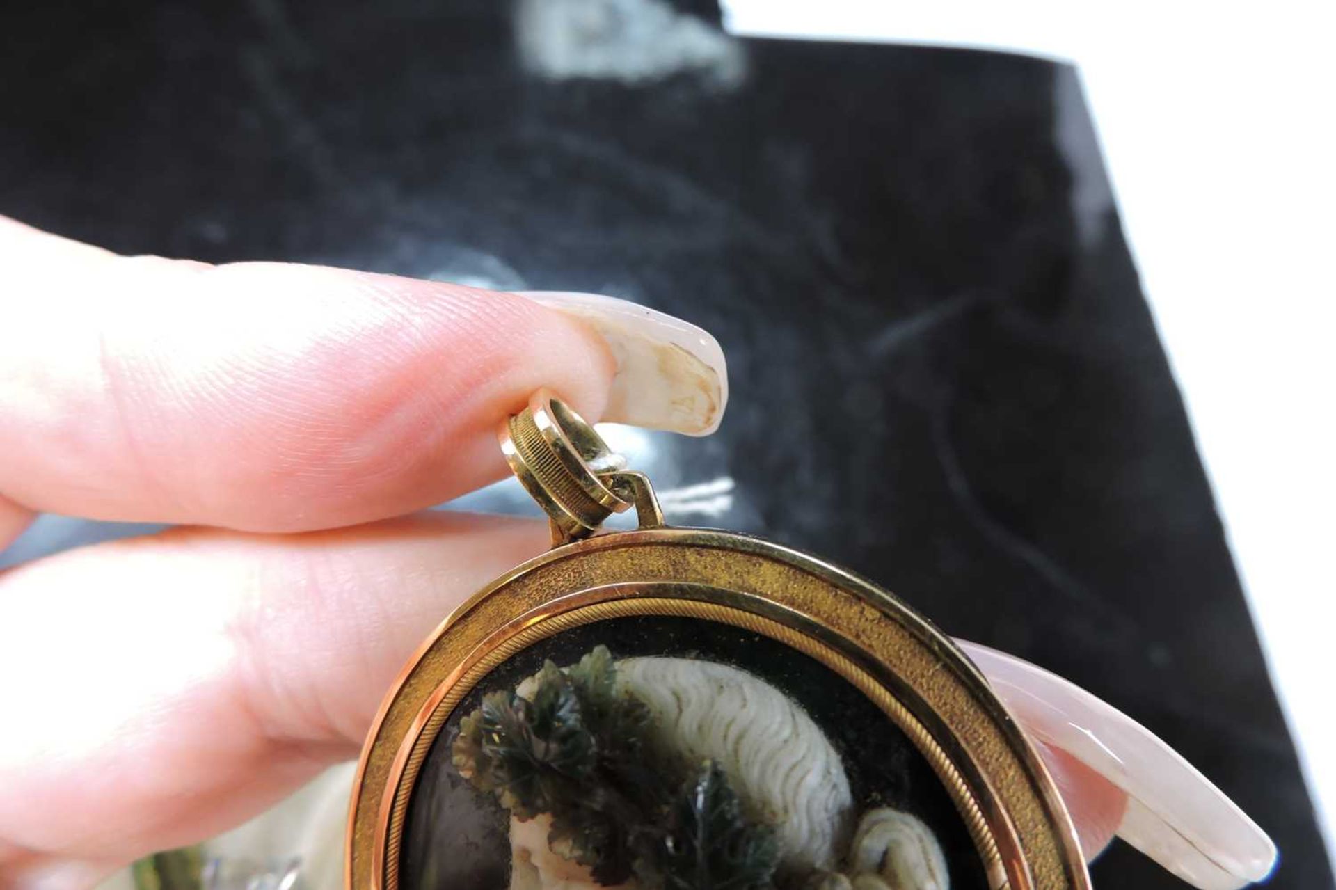 A cased early 19th century Italian, circular hardstone cameo pendant - Image 6 of 17