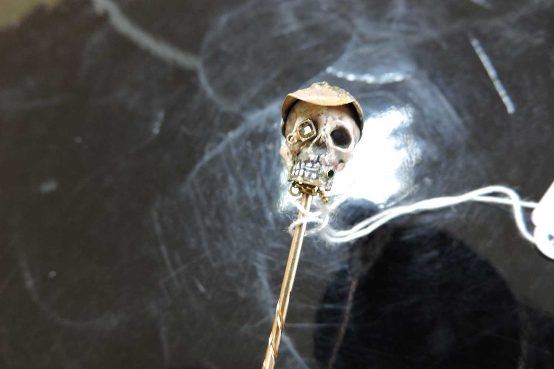 A gold enamel stick pin, - Image 5 of 7