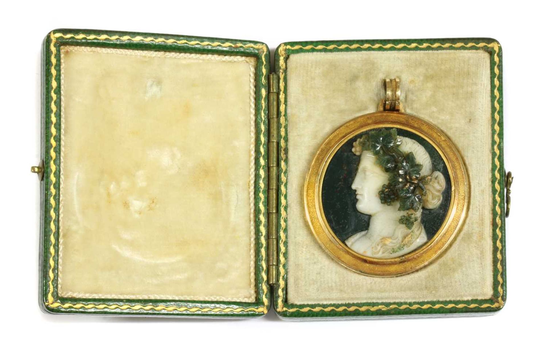 A cased early 19th century Italian, circular hardstone cameo pendant - Image 2 of 17