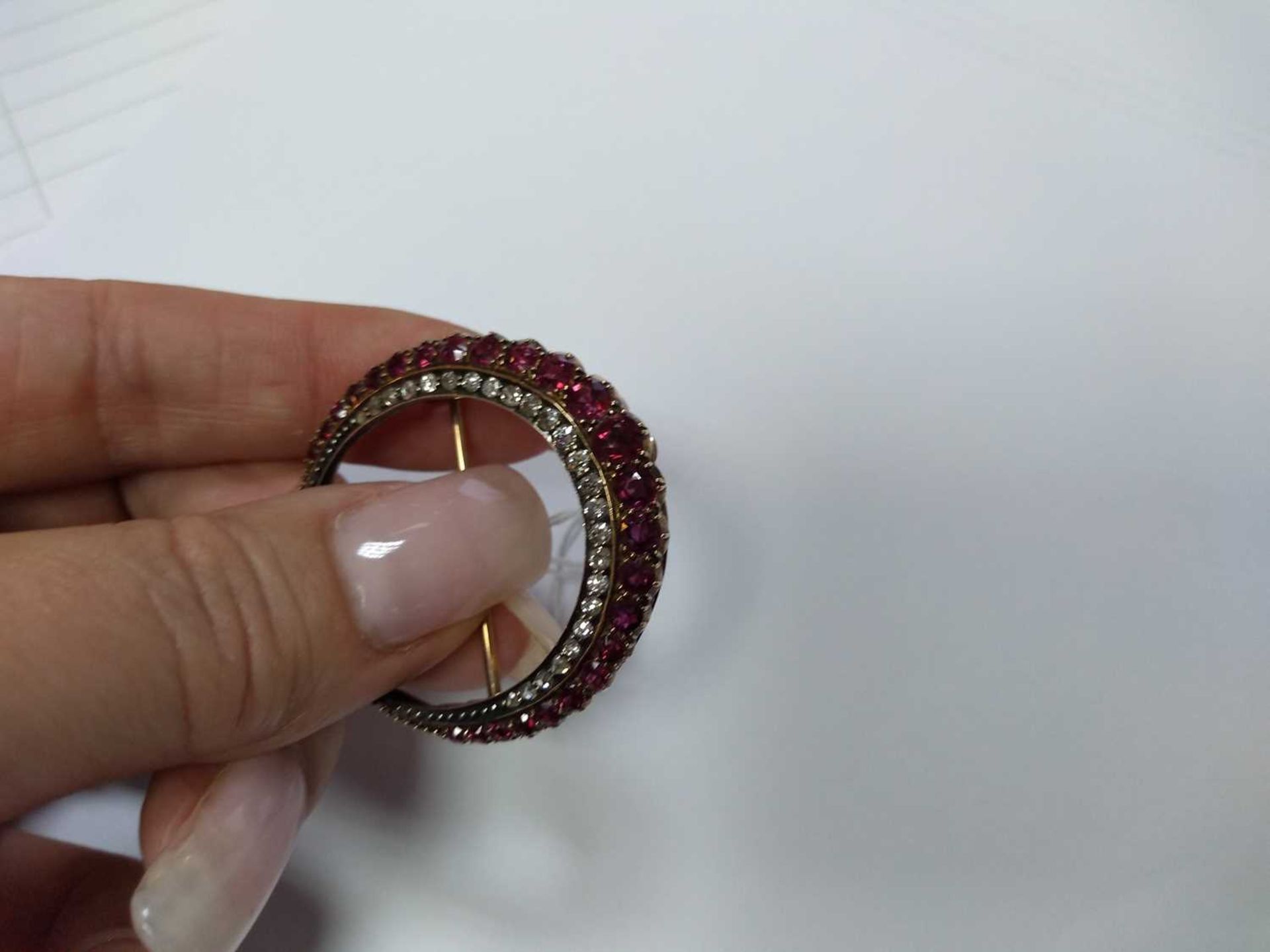 A late Victorian ruby and diamond closed crescent brooch, - Bild 10 aus 14