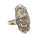 An Art Deco three stone diamond set fingerline plaque ring, c.1915-1925,