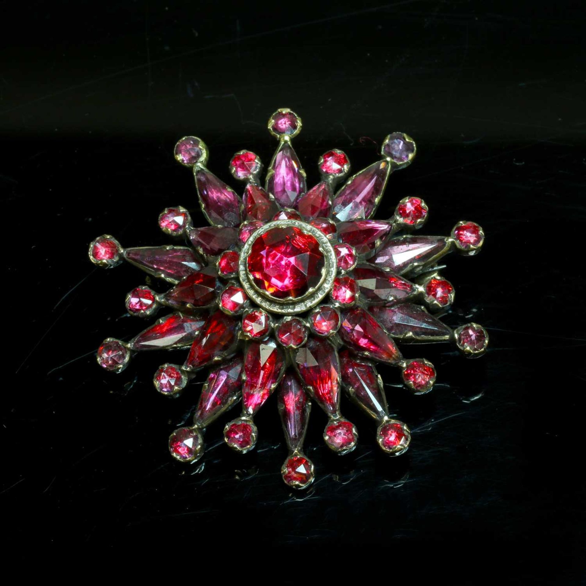 A garnet set star brooch/pendant, c.1800, - Image 2 of 7