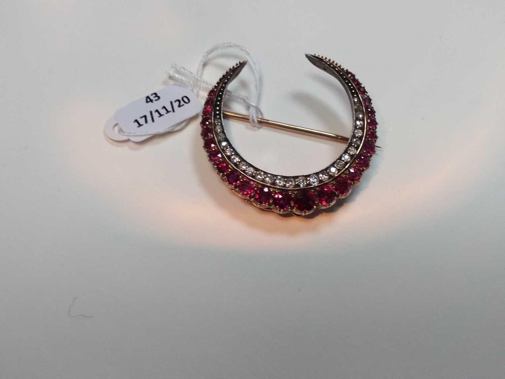 A late Victorian ruby and diamond closed crescent brooch, - Bild 14 aus 14