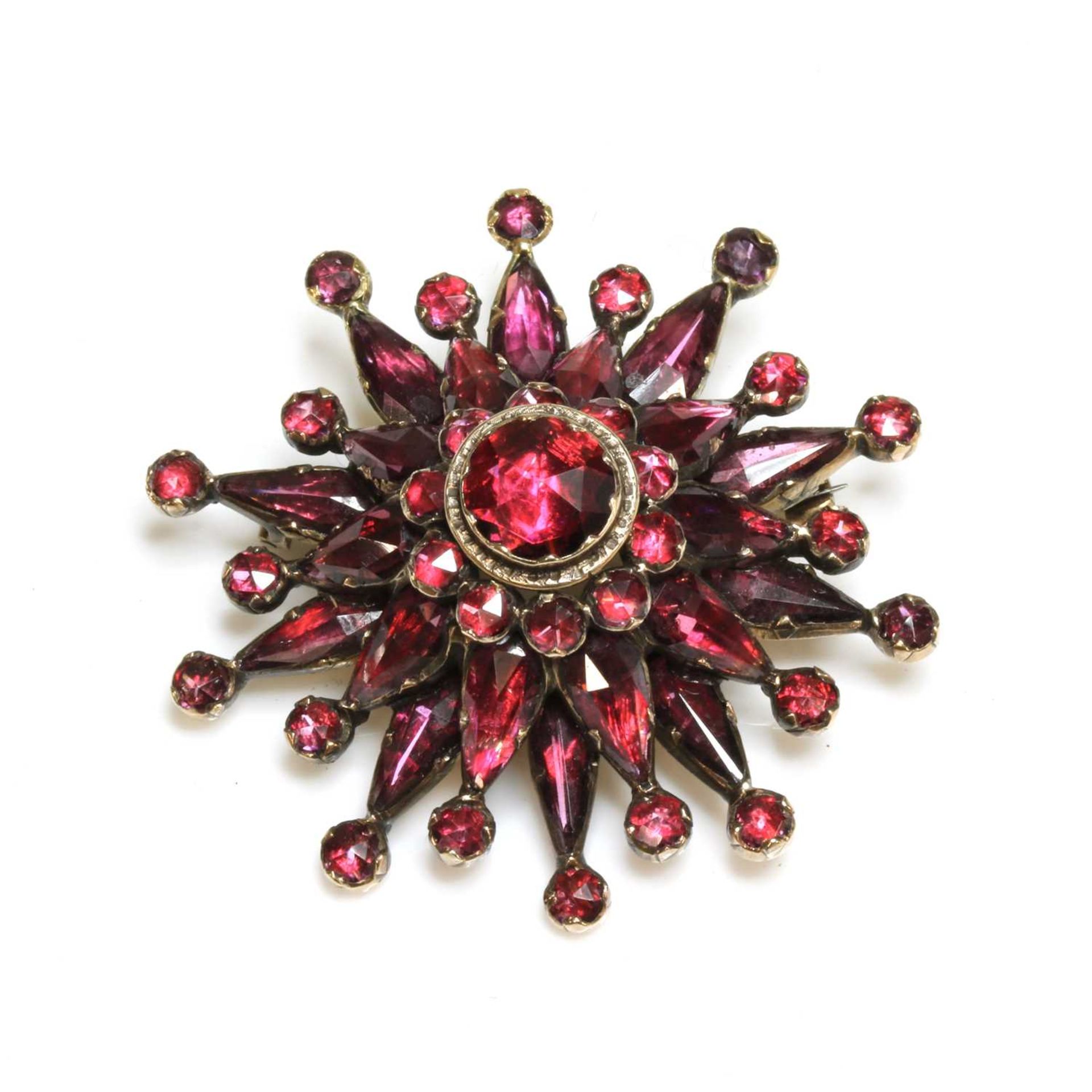 A garnet set star brooch/pendant, c.1800,