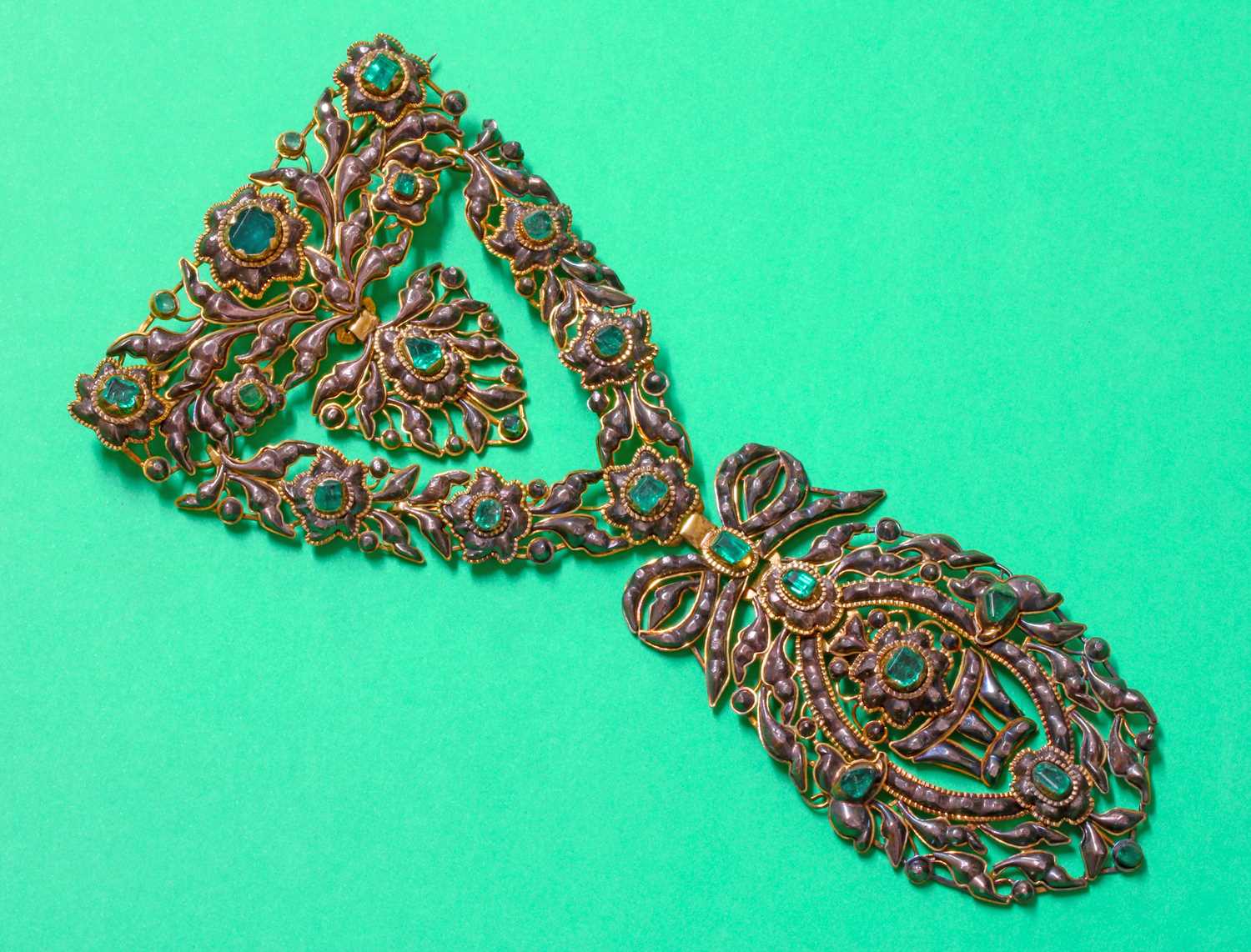 A Portuguese or Iberian emerald and diamond stomacher brooch, c.1750-1780, - Image 2 of 3