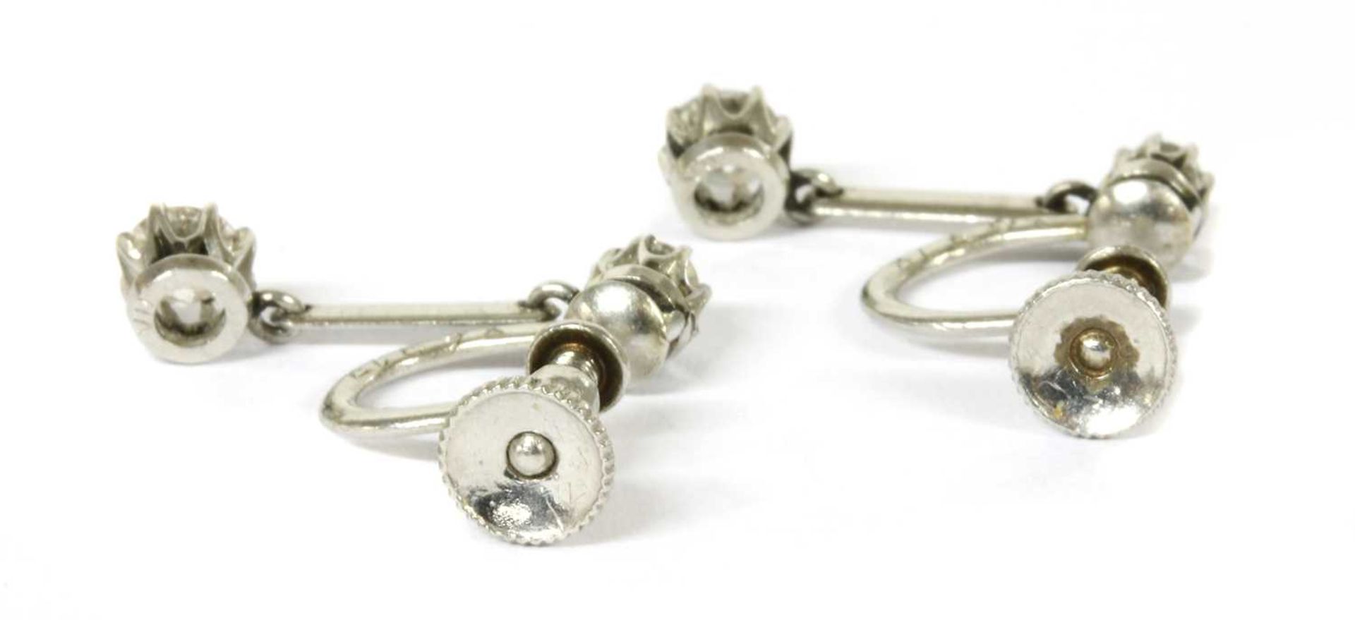 A pair of early 20th century diamond drop earrings, - Bild 2 aus 3