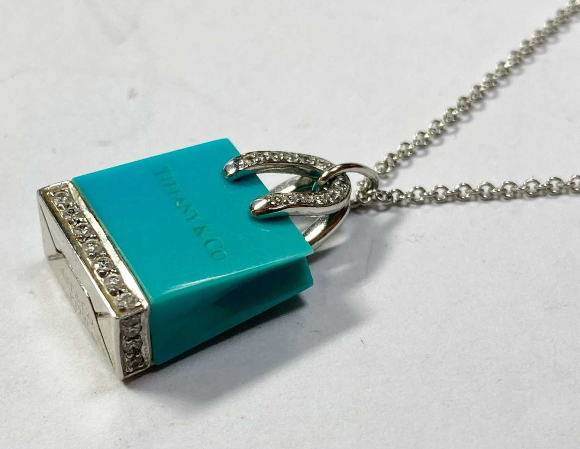 A platinum turquoise and diamond shopping bag pendant/charm by Tiffany & Co., - Bild 7 aus 8