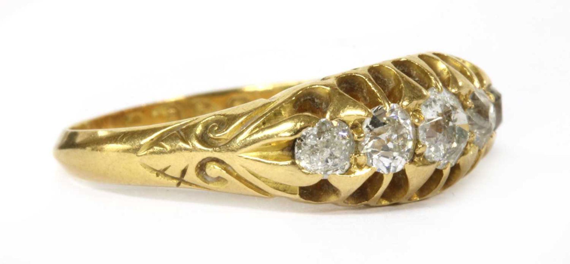 An Edwardian 18ct gold five stone diamond ring, - Bild 2 aus 4