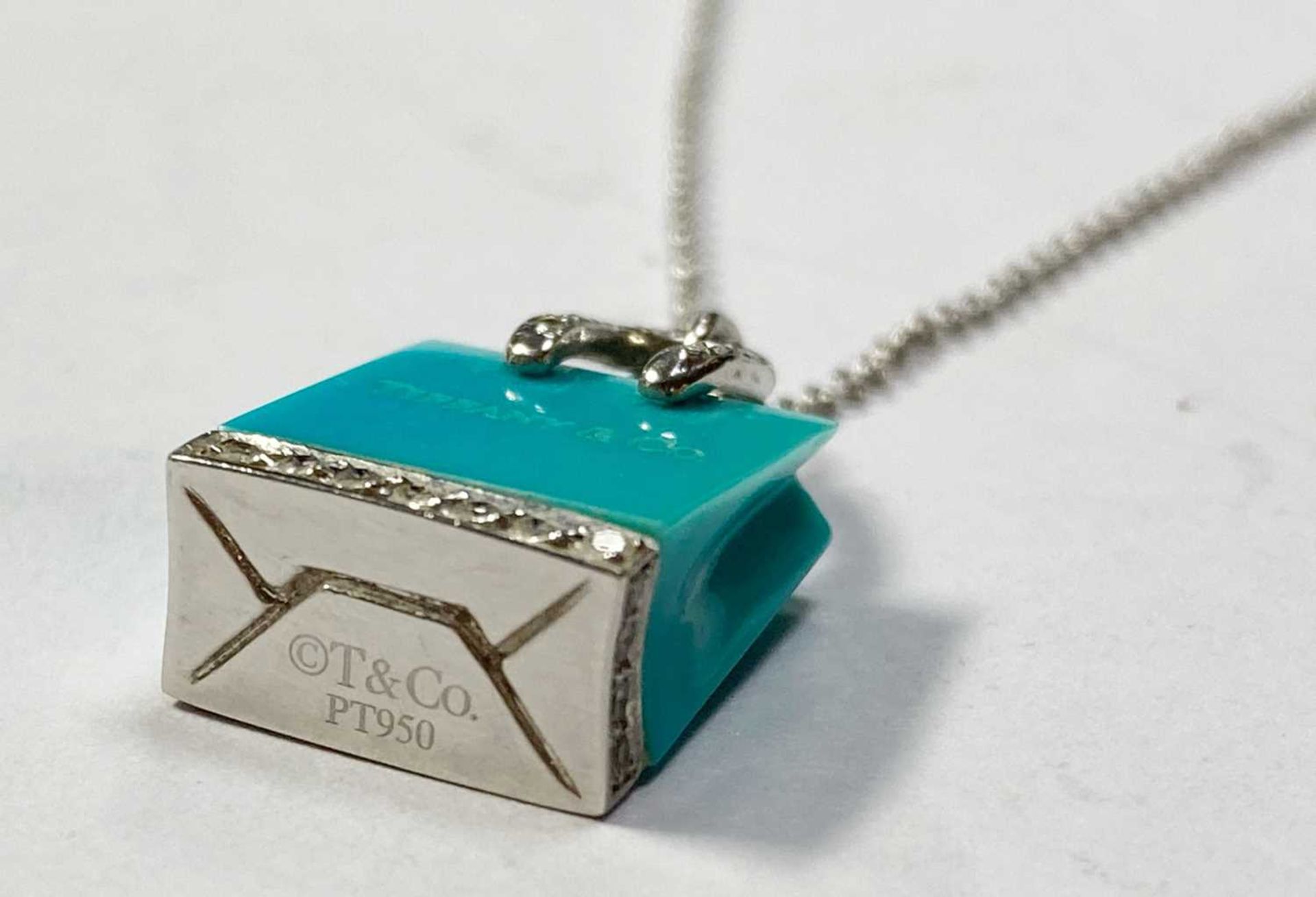 A platinum turquoise and diamond shopping bag pendant/charm by Tiffany & Co., - Bild 4 aus 8