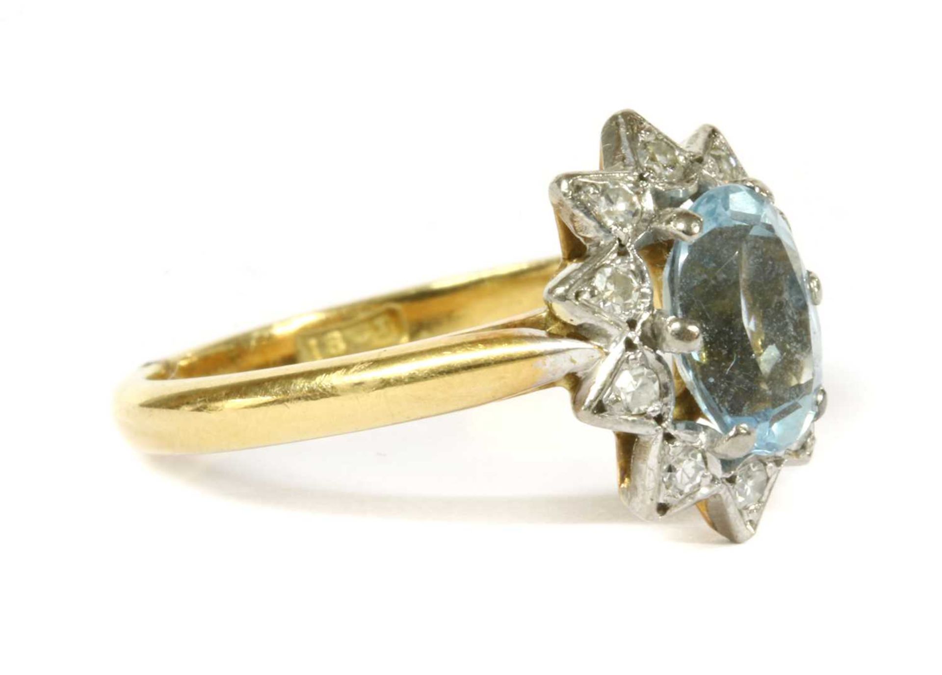 A gold aquamarine and diamond cluster ring, - Bild 2 aus 4