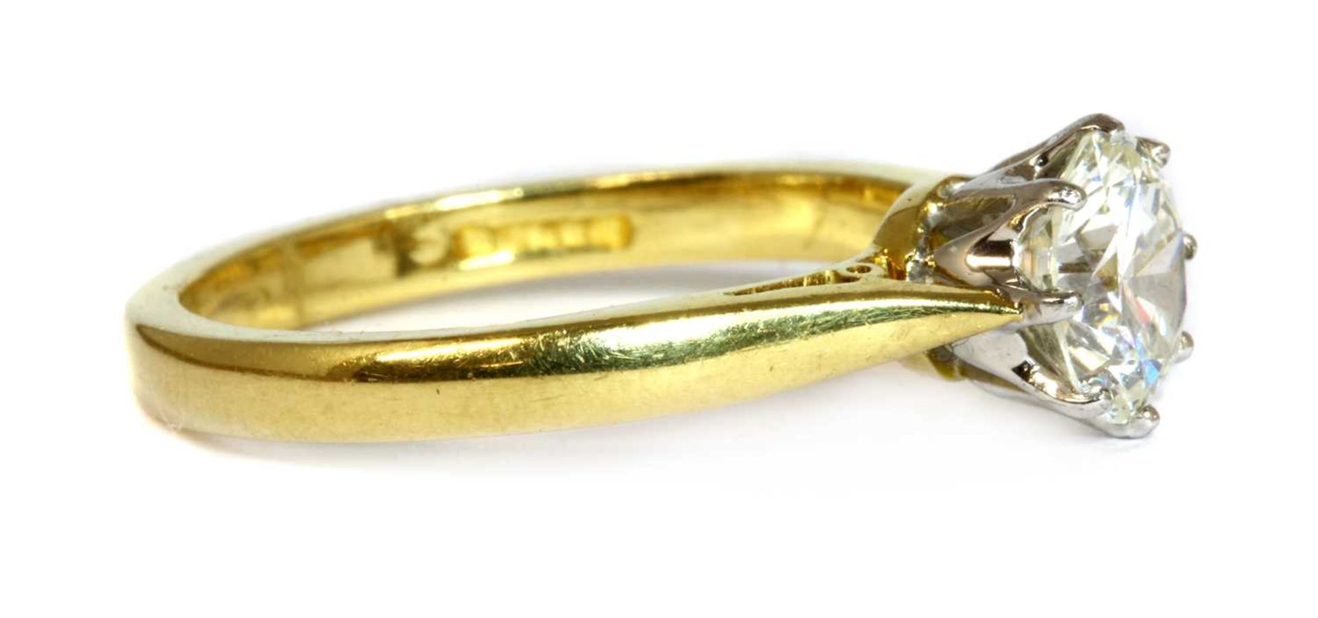 An 18ct gold single stone diamond ring, - Bild 2 aus 4