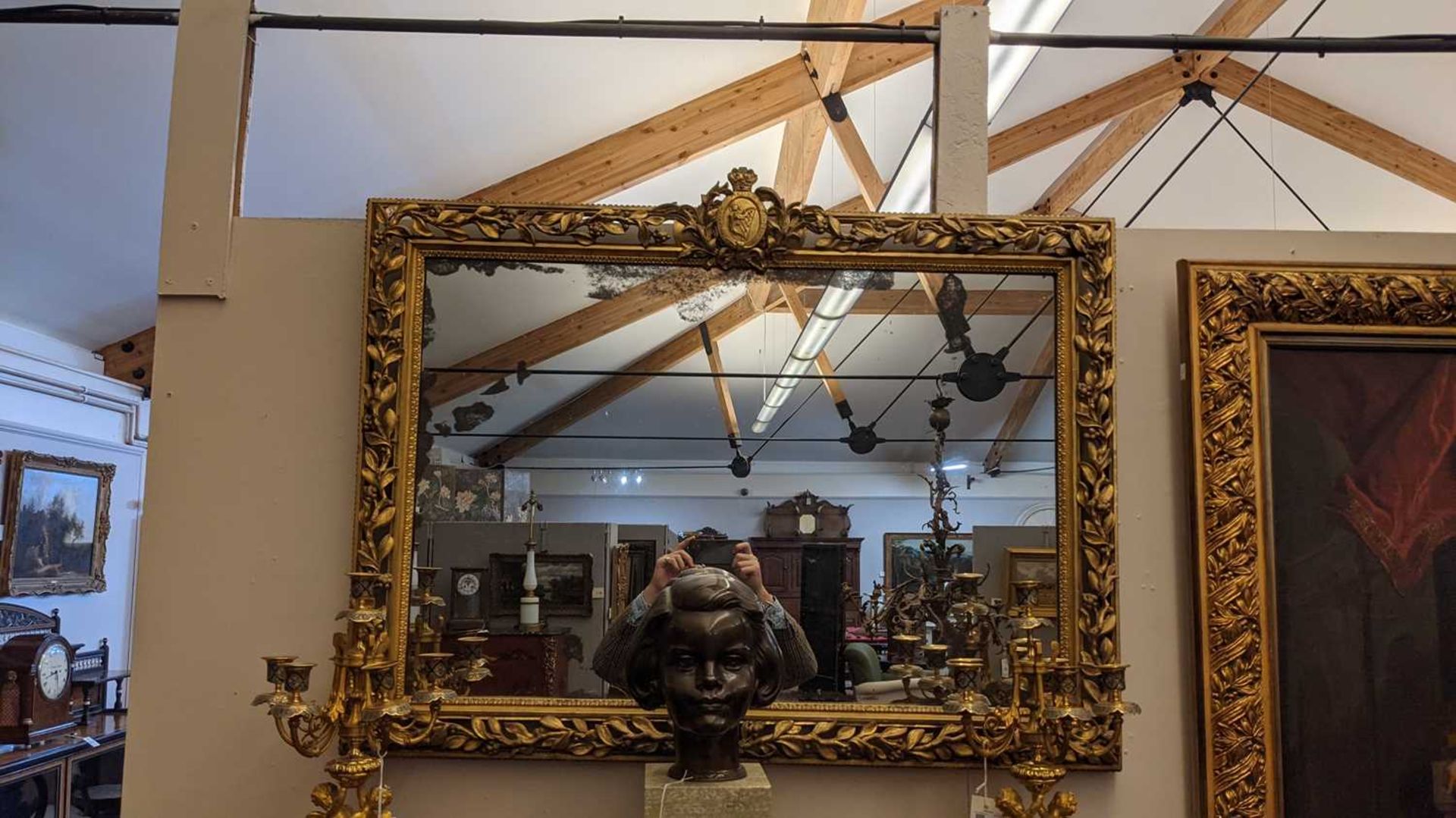 A carved giltwood framed mirror, - Image 3 of 12