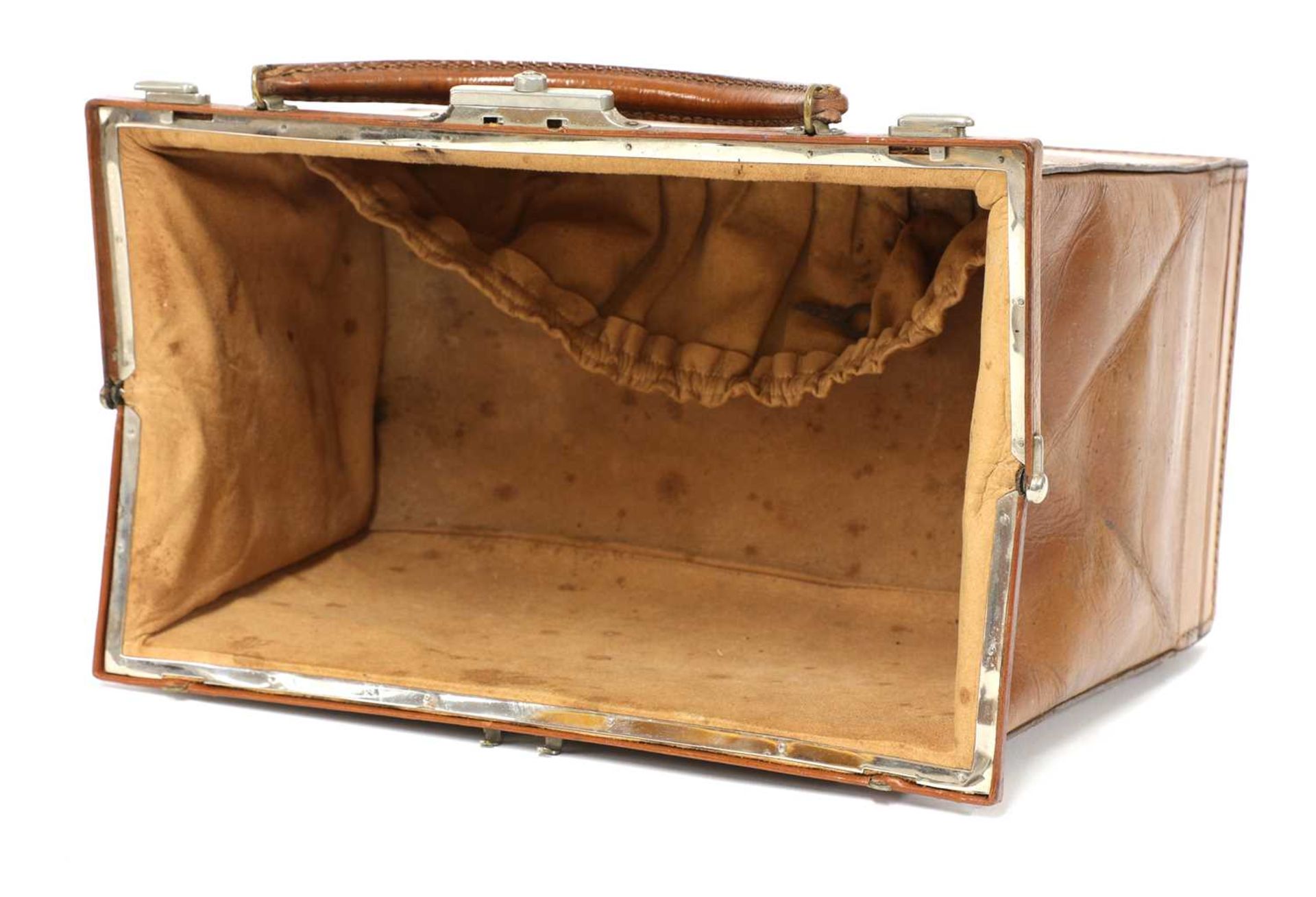 A good leather vanity handbag, - Image 3 of 5