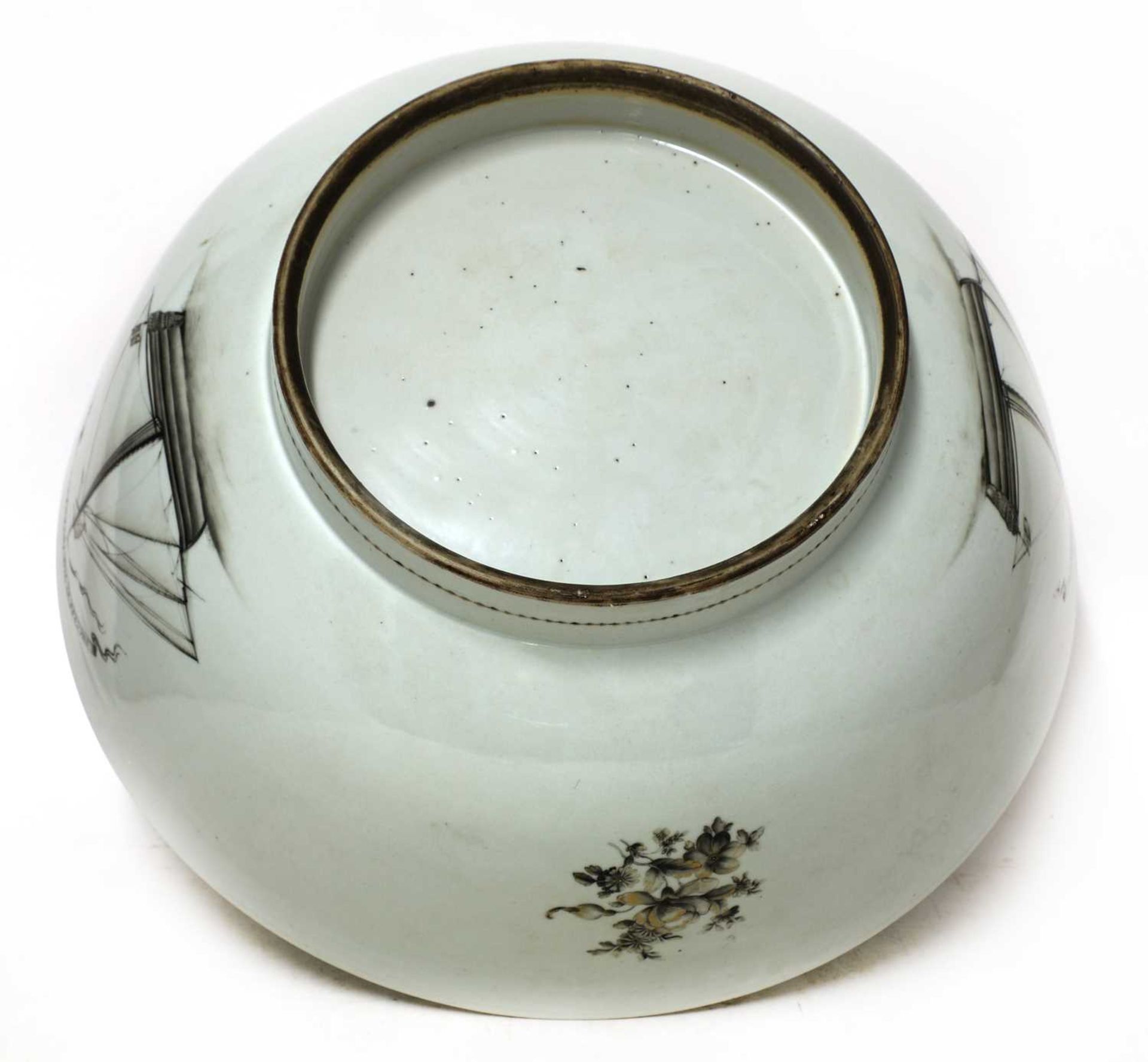 A large Chinese export porcelain punch bowl, - Image 5 of 5