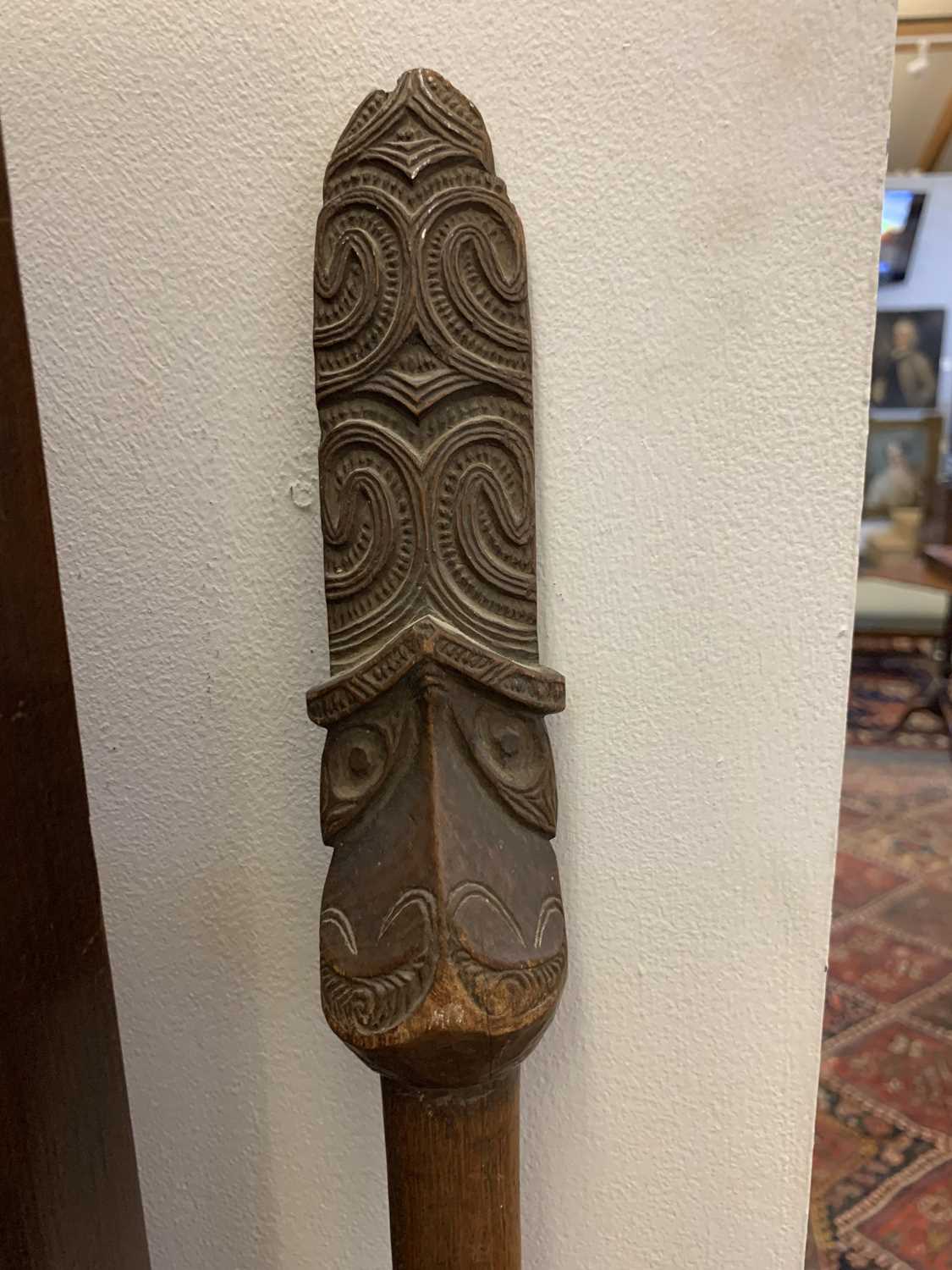 A Maori taiaha dance paddle, - Image 5 of 16