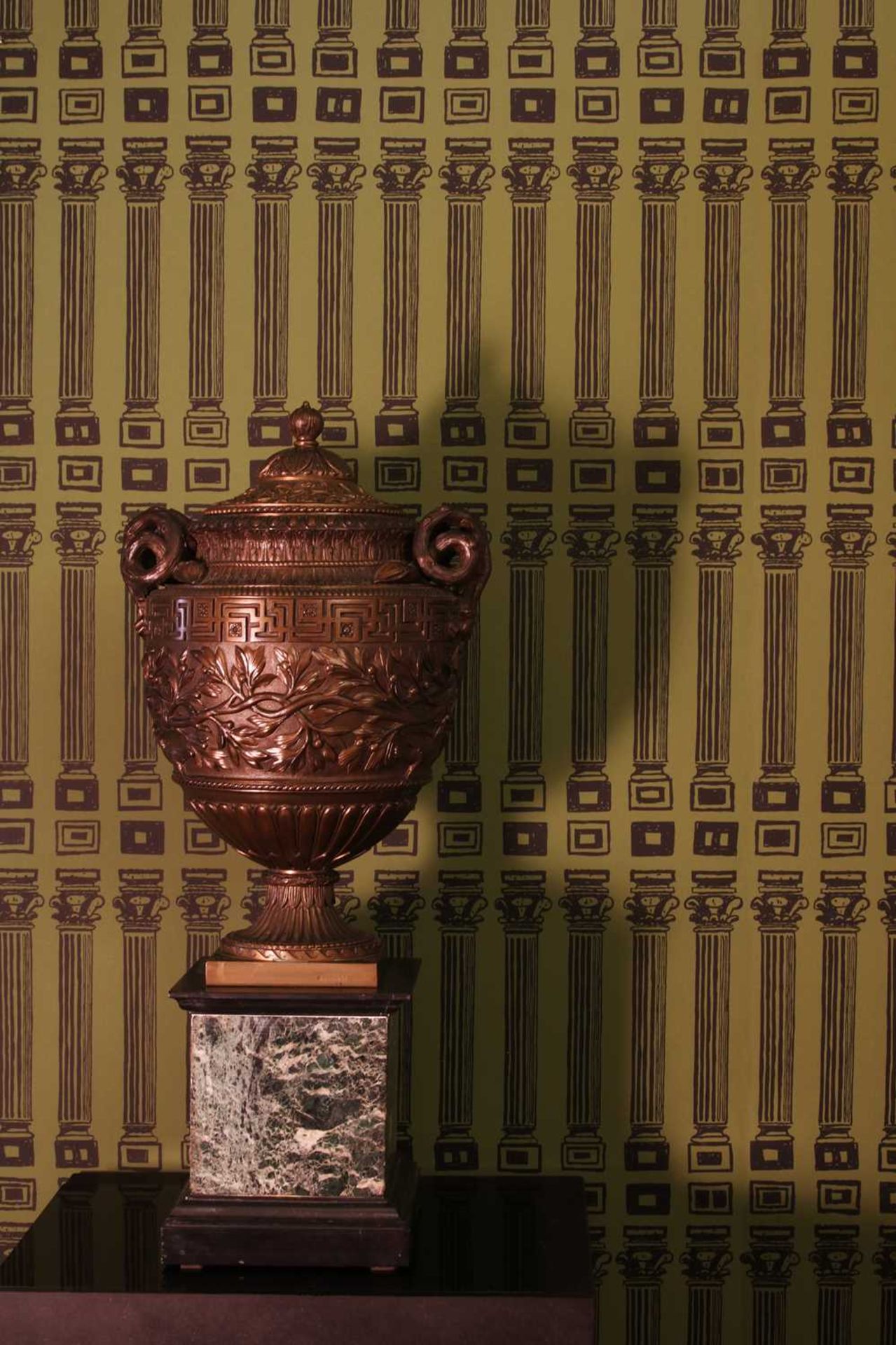 An Italian grand tour bronze urn by Boschetti (1820-1870),