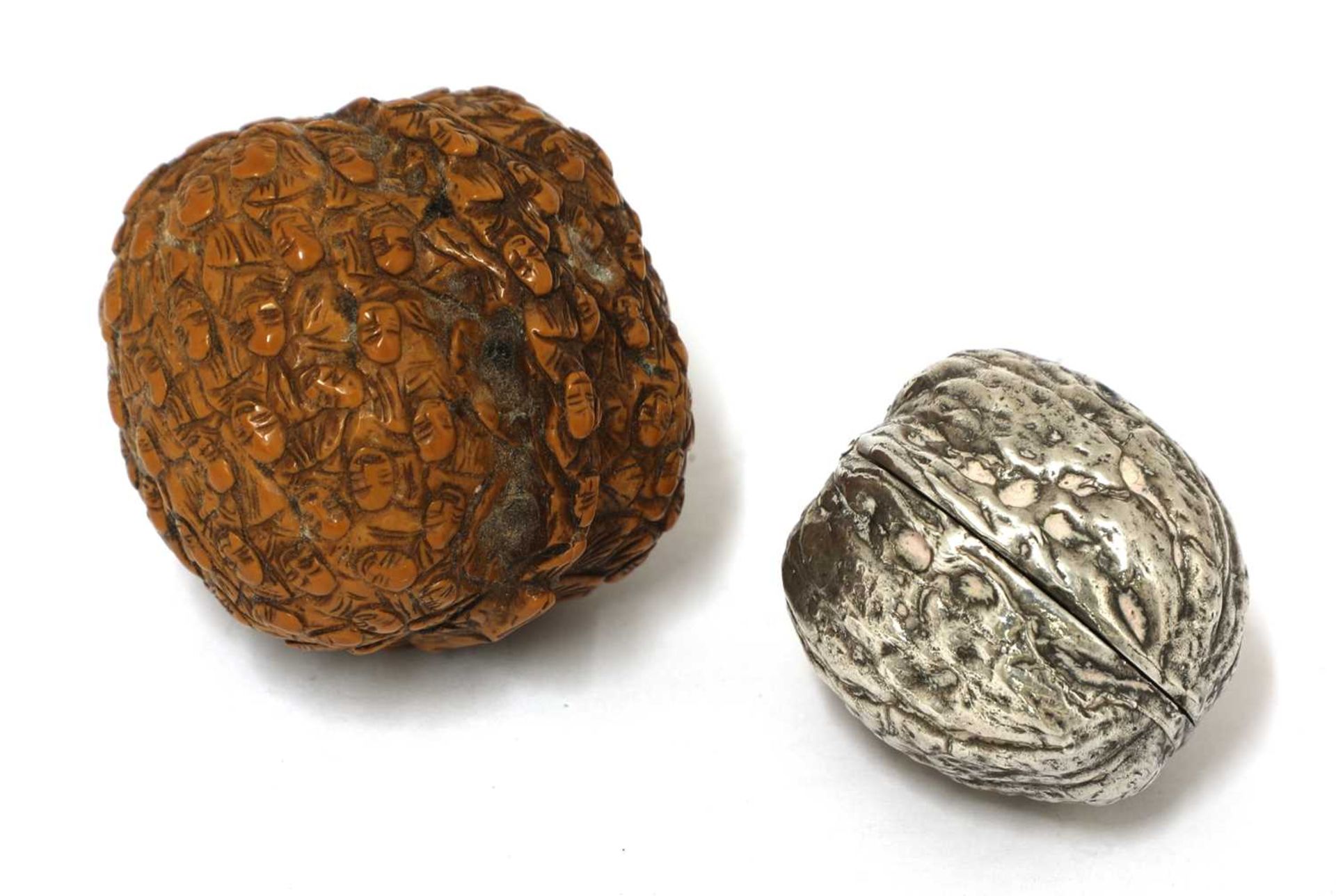 A silver box in the form of a walnut, - Image 2 of 3