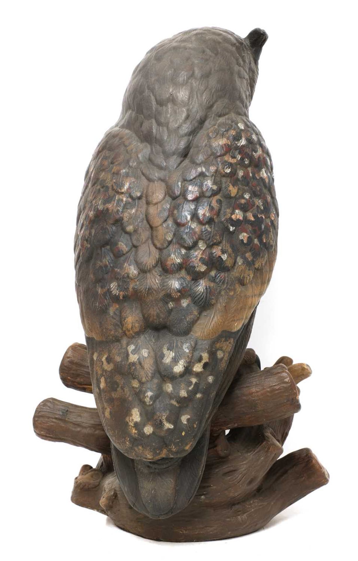 A large painted terracotta model of a long-eared owl, - Bild 2 aus 4