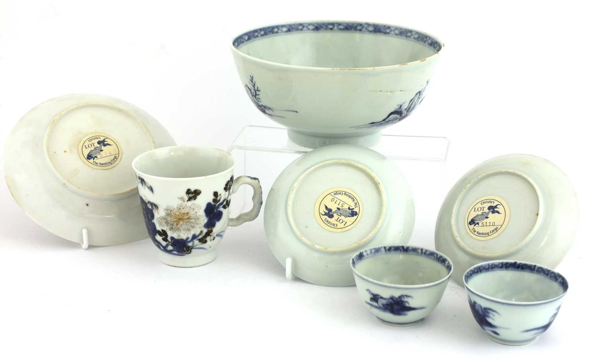 A collection of Nanking Cargo Chinese export porcelain, - Bild 2 aus 3
