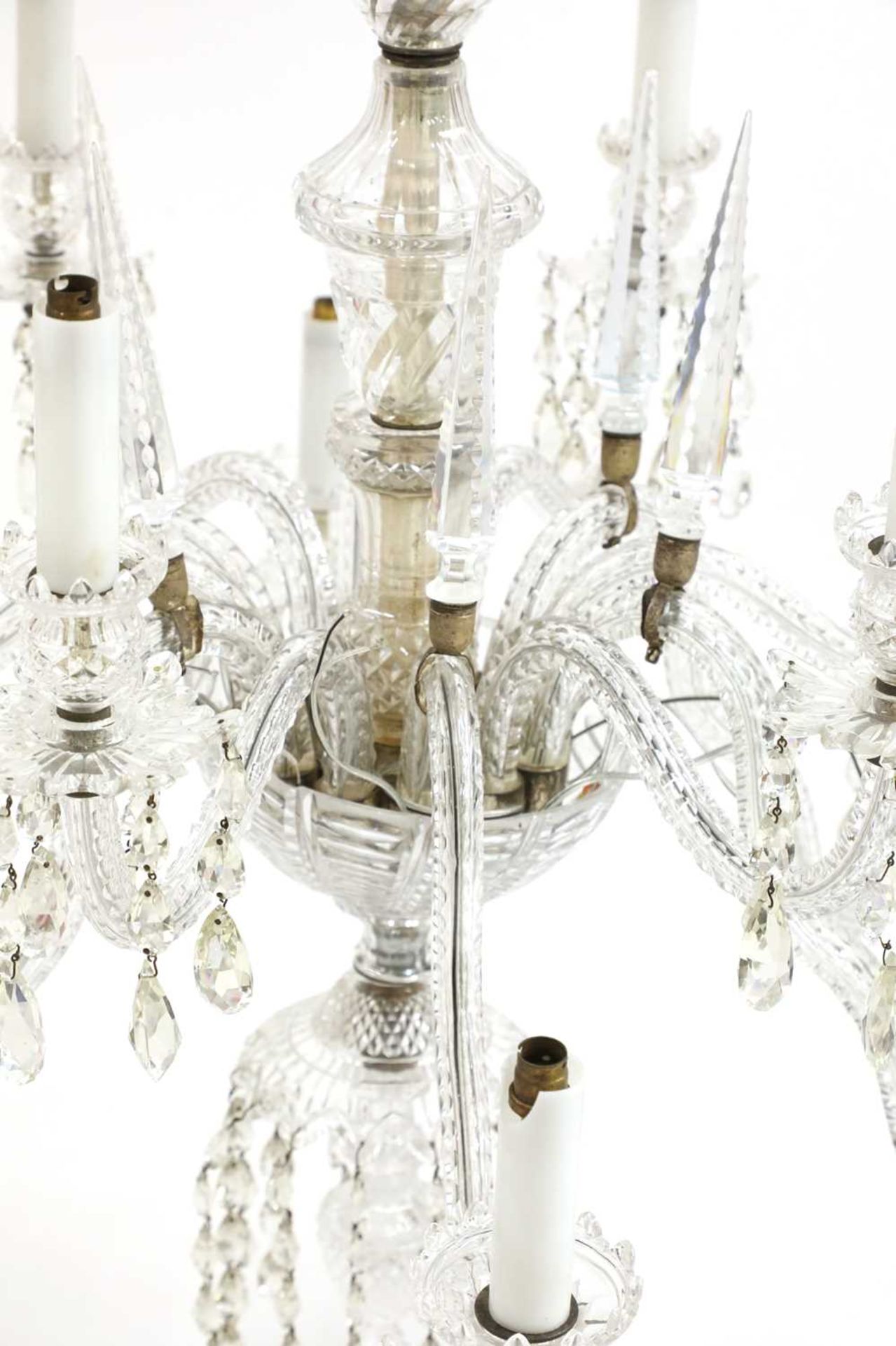 A clear glass chandelier, - Image 4 of 6