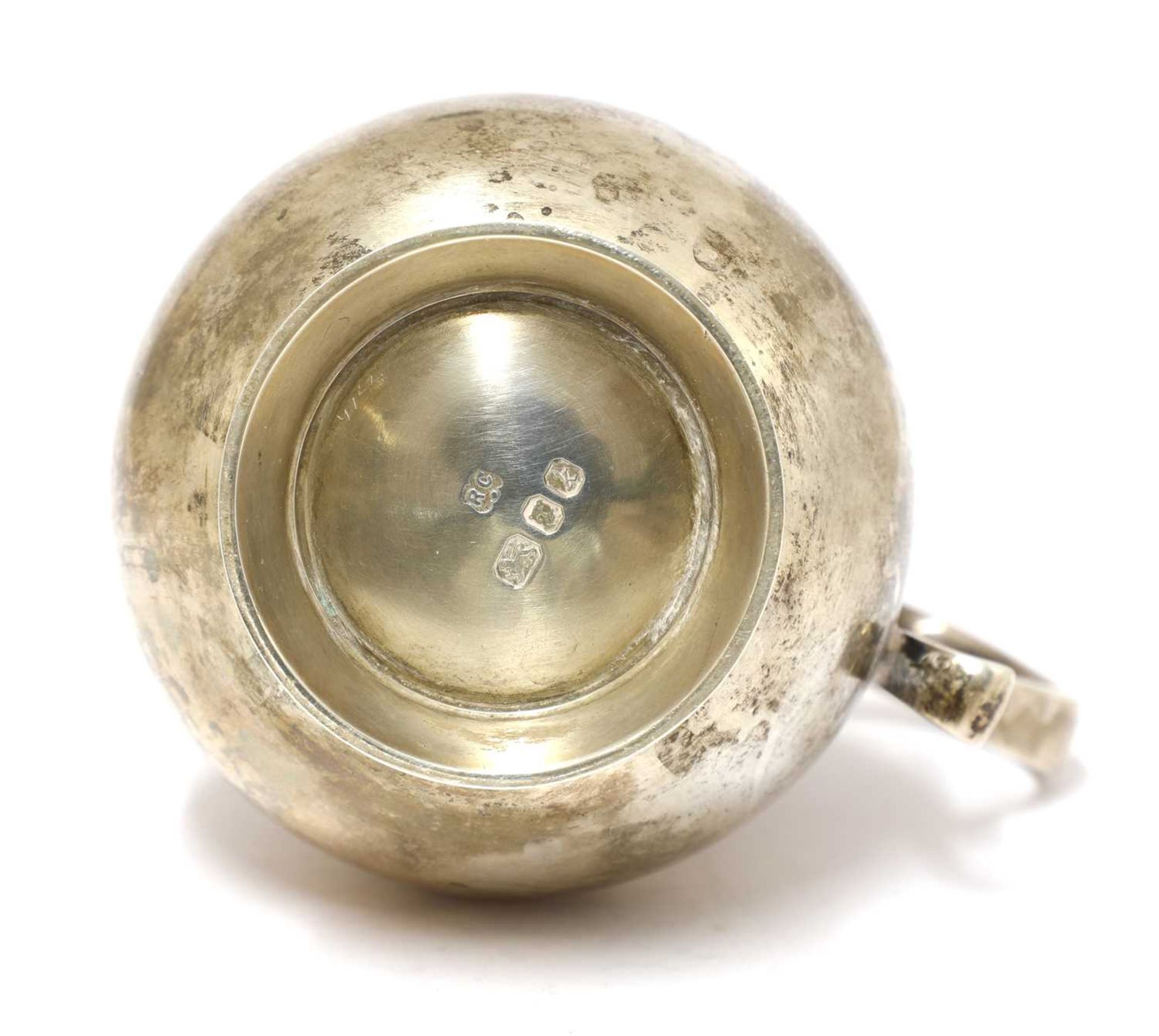 A silver jug, - Bild 3 aus 7