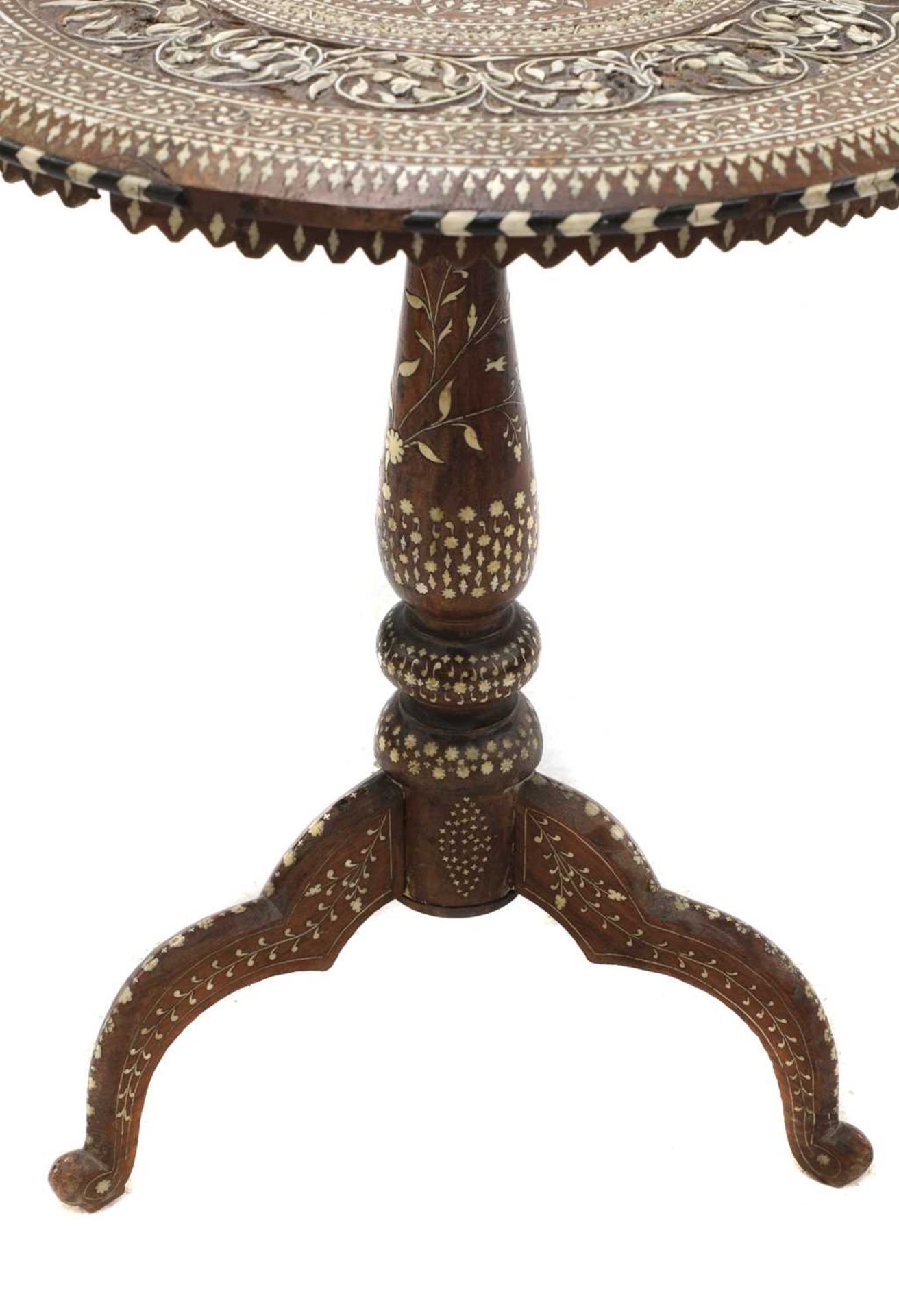 An Indian tripod table, - Image 4 of 4