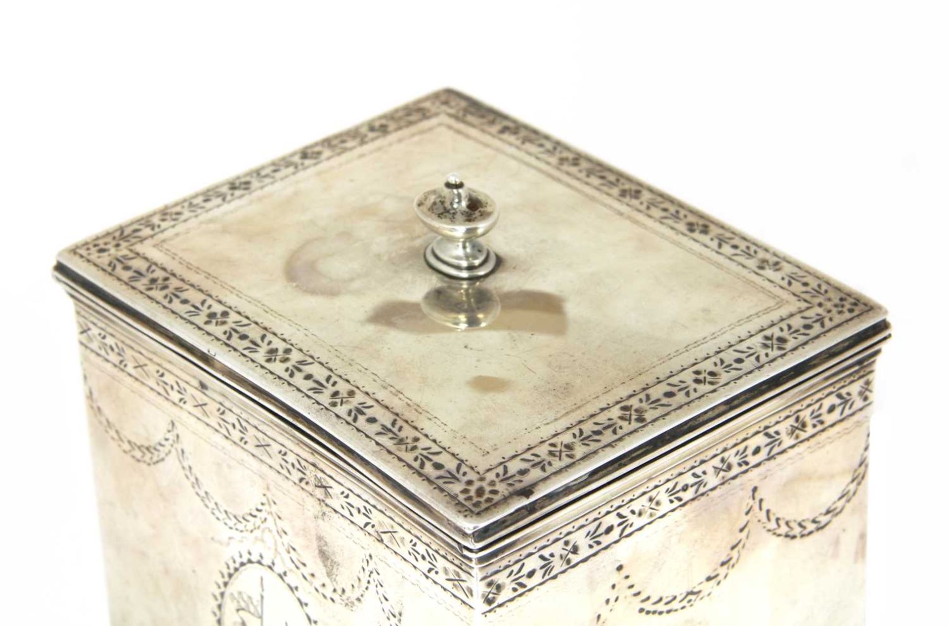 A George III silver tea caddy, - Image 4 of 5