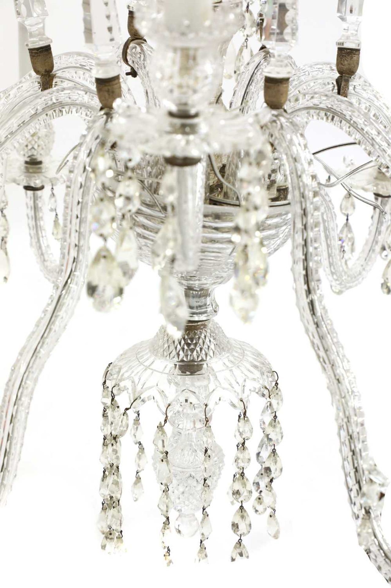 A clear glass chandelier, - Image 5 of 6