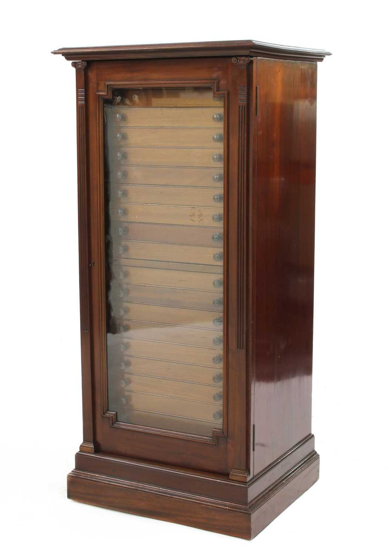 A mahogany collector's cabinet - Image 2 of 5