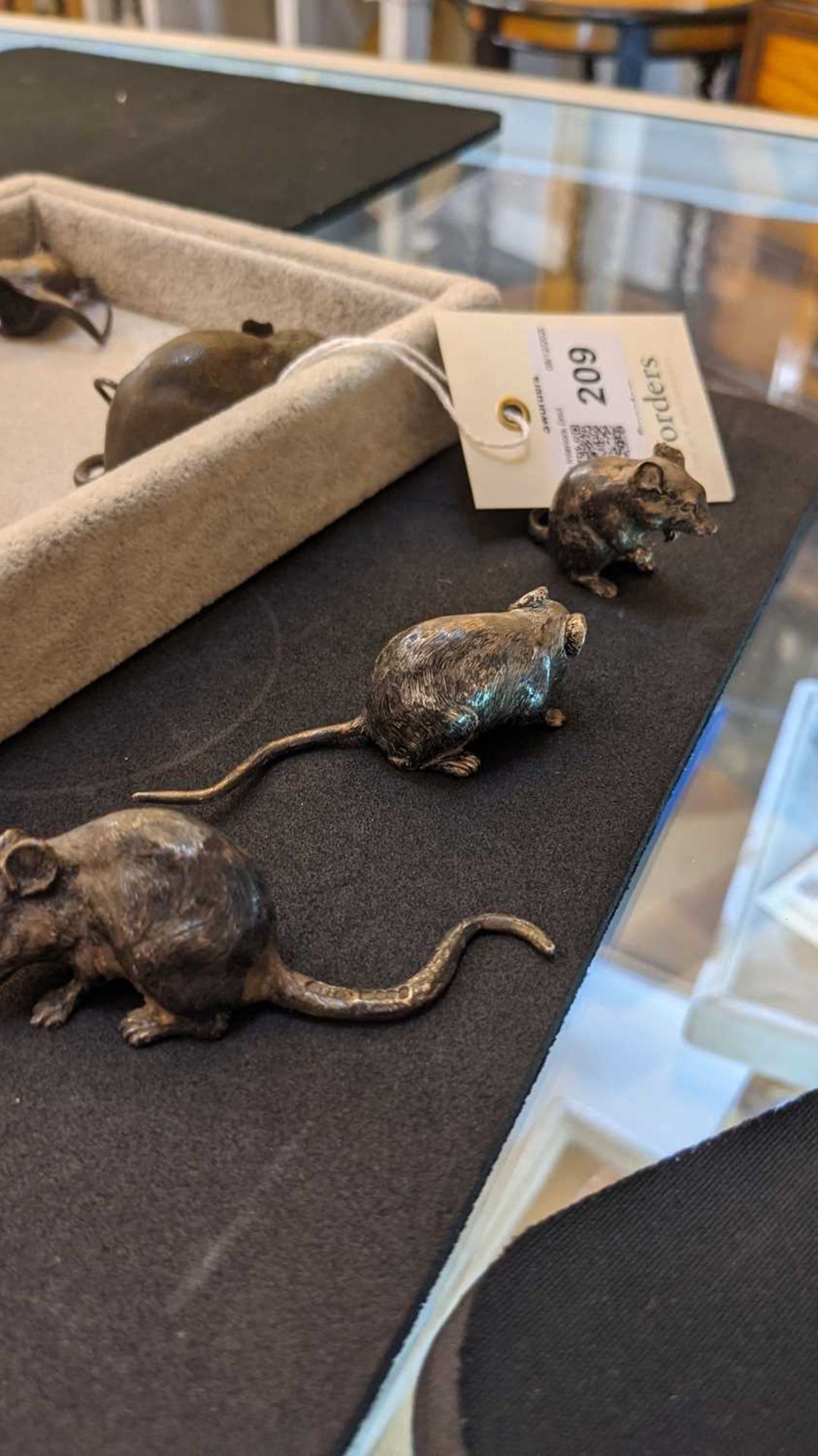 A collection of fourteen cold-painted bronze and lead mice and rats, - Image 13 of 13