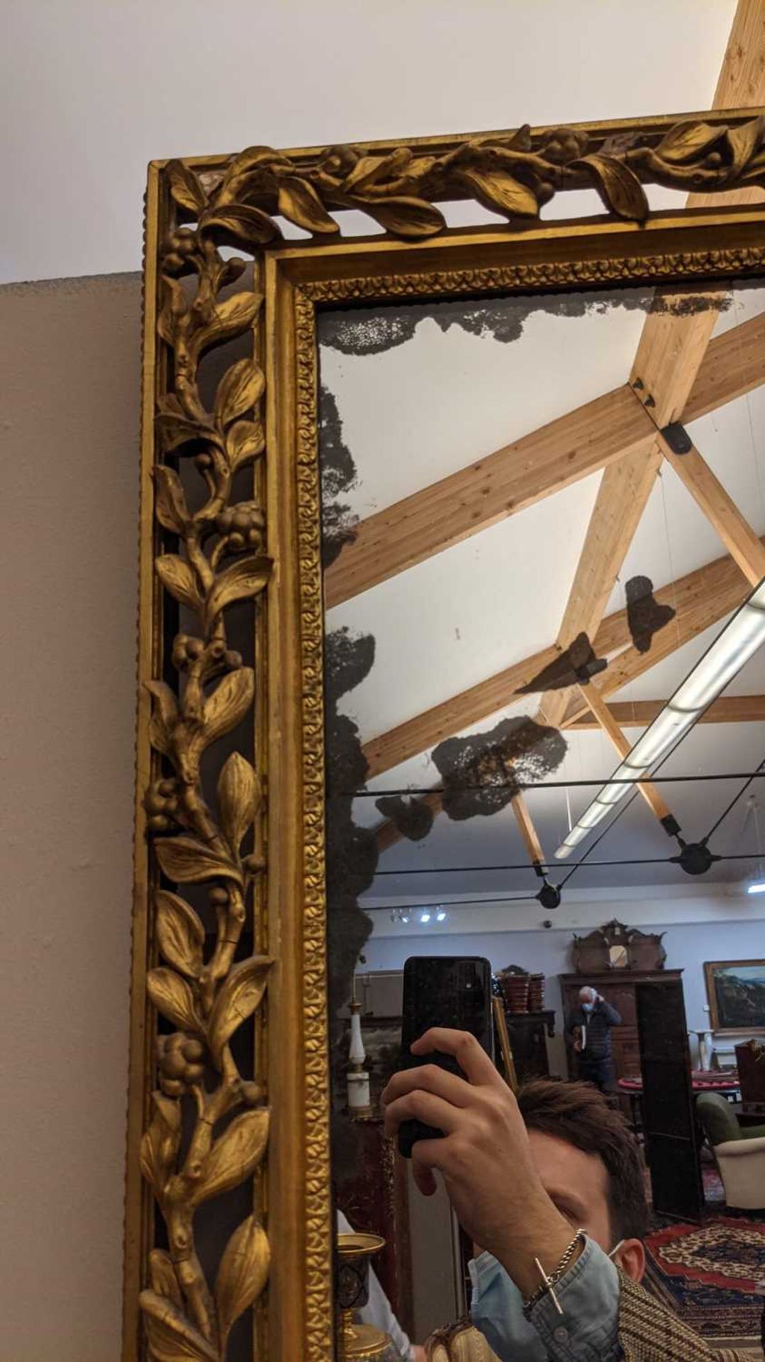 A carved giltwood framed mirror, - Image 5 of 12