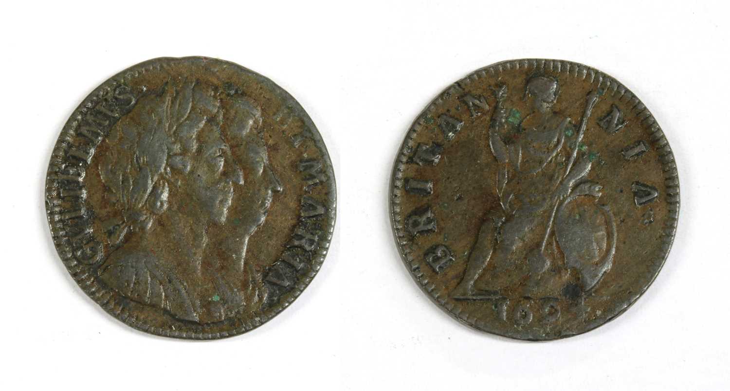 Coins, Great Britain, William and Mary (1689-1694), - Image 2 of 2