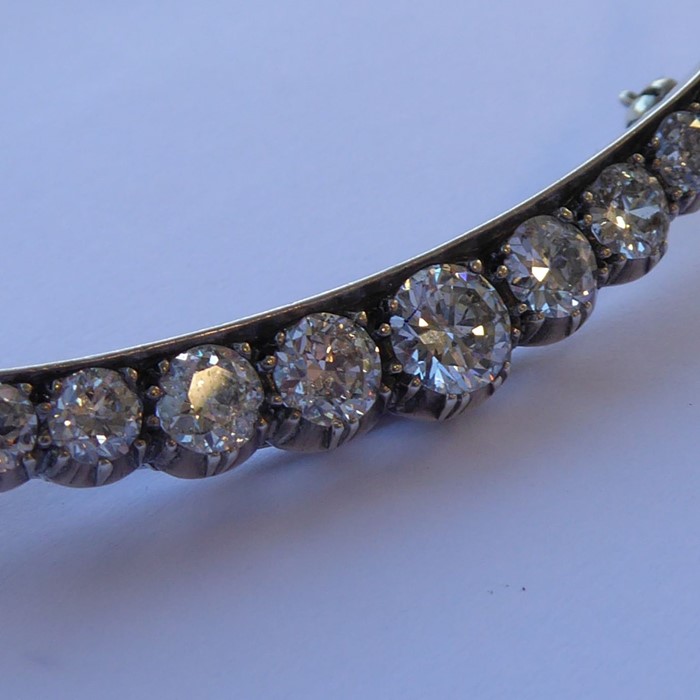 A very fine early 20th century platinum and 18-carat gold claw-set 19-stone diamond brooch of - Image 6 of 16