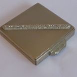 An Art-Deco-style compact decorated with a diagonal band of white stones to the lid