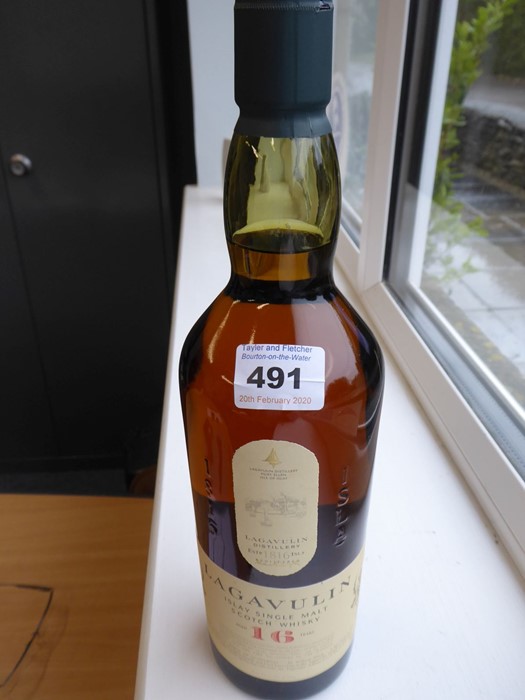 A bottle of Lagavulin 16-year-old single malt whiskyThe Auctioneer states that the bottle is - Image 2 of 2