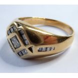 A gentleman's 18-carat gold ring set with 20 princess-cut diamonds (approx. 1.2 carat) (The cost