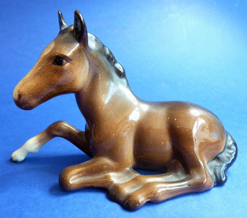 A Beswick Cairn terrier and a recumbent Beswick foal (2) - Image 2 of 3