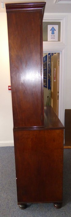 A good early 19th century George III period mahogany secretaire bookcase; outset cornice above two - Image 4 of 5