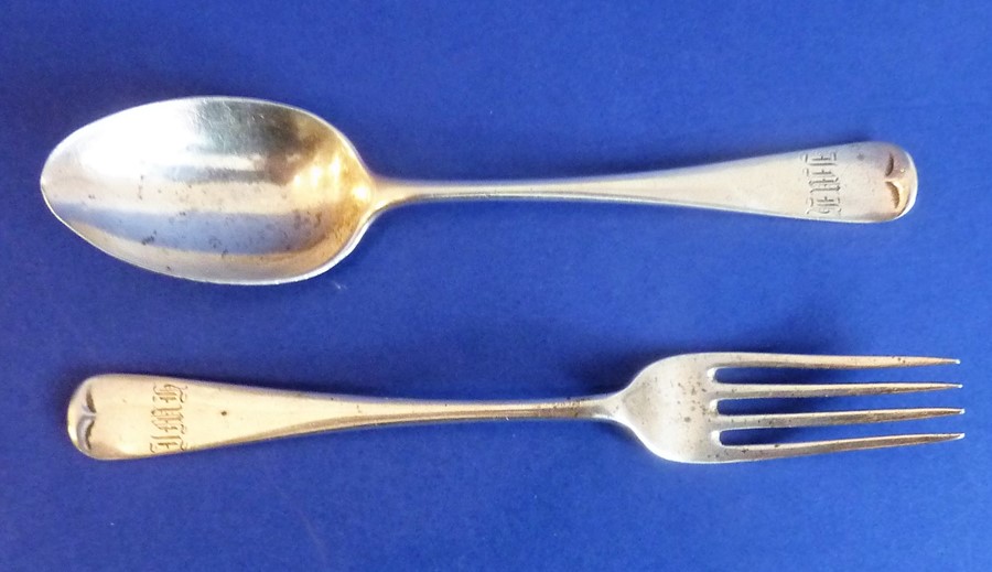 A set of six hallmarked silver teaspoons with bright-cut engraving, one further larger teaspoon, a - Image 4 of 6