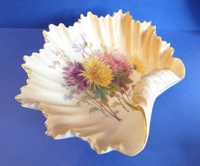 Four pieces of early 20th century Royal Worcester Blush porcelain: a side dish, a shell-shaped - Image 5 of 7