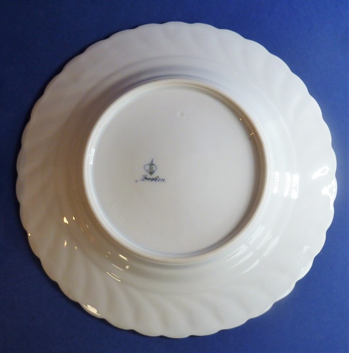 A set of six early 20th century fine quality Dresden porcelain side dishes; each with gilded and - Image 2 of 8