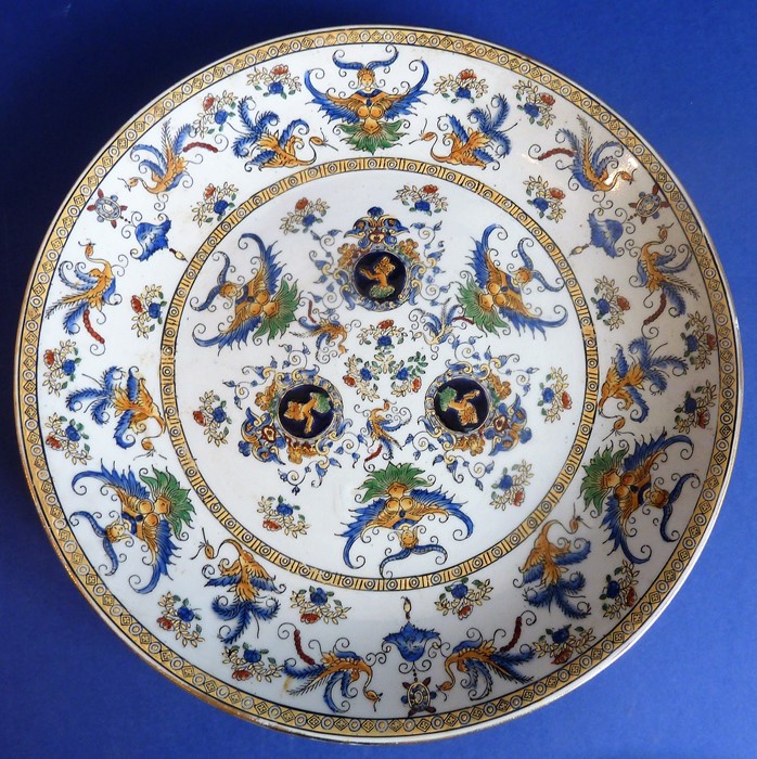 An 18th century Chinese octagonal porcelain dish centred with a monogram and surrounded by a green - Image 4 of 5