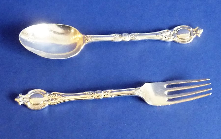 A cased hallmarked silver spoon and fork set; maker's mark GA, assayed London, probably 1854 - Image 3 of 4