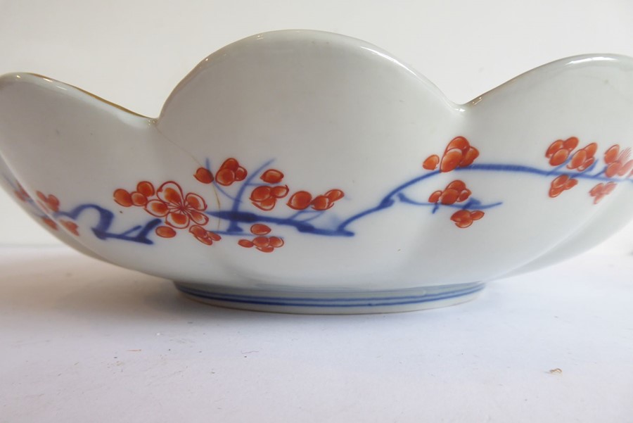 A Japanese flower-head shaped porcelain dish hand-gilded and decorated in the Imari palette, three- - Image 3 of 5