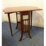 An Edwardian mahogany and satinwood cross-banded Sutherland table (61cm deep)