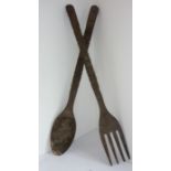 An African-style carved oversized spoon and fork set (the spoon 91cm)