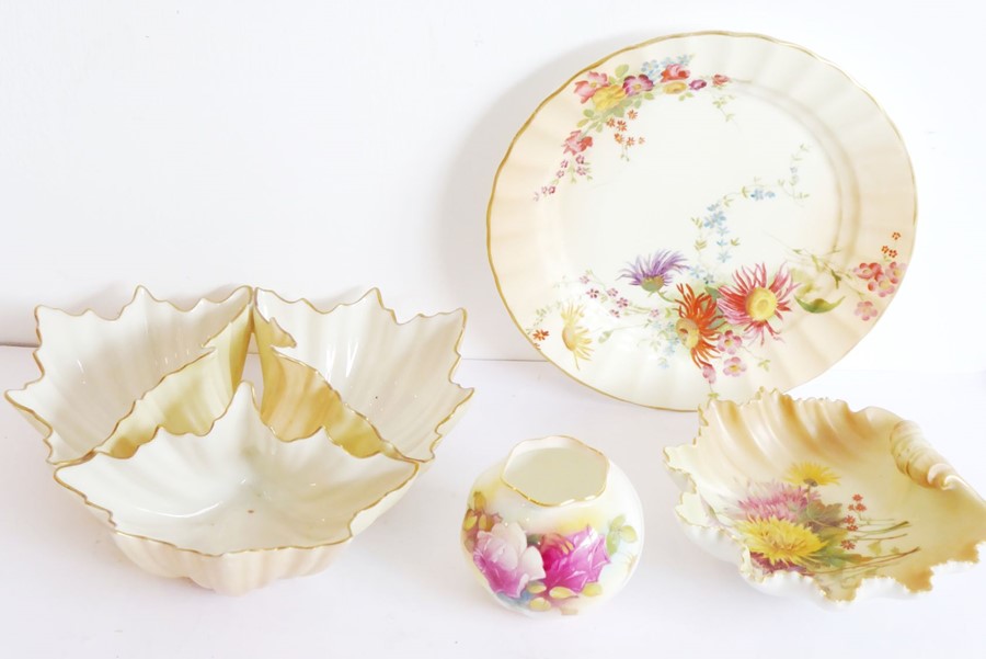 Four pieces of early 20th century Royal Worcester Blush porcelain: a side dish, a shell-shaped - Image 2 of 7