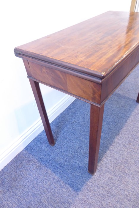 A George III period fold-over top mahogany card table raised on square chamfered legs (90.5cm wide) - Image 5 of 5